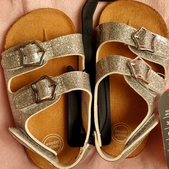 Wonder Nation infant sandals, size 4 (6-12MO) - Picture 1 of 6